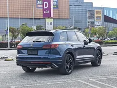 2022 Volkswagen Touareg 3.0TSI Black Sport Package, синий — фото 7