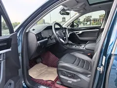 2022 Volkswagen Touareg 3.0TSI Black Sport Package, синий — фото 8