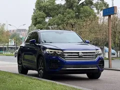 2021 Volkswagen Touareg 3.0TSI Sport Package, синий — фото 2