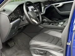 2021 Volkswagen Touareg 3.0TSI Sport Package, синий — фото 3