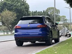 2021 Volkswagen Touareg 3.0TSI Sport Package, синий — фото 4