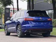 2021 Volkswagen Touareg 3.0TSI Sport Package, синий — фото 5