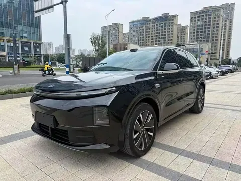 2025 Li Auto L6