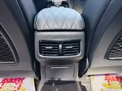 2022 Hongqi HS5 2.0T 4WD — фото 12