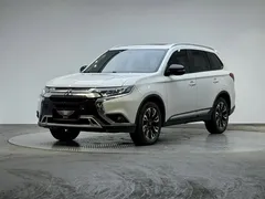 2020 Mitsubishi Outlander 2.0L 2WD 5-seat, белый — фото 1