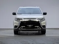 2020 Mitsubishi Outlander 2.0L 2WD 5-seat, белый — фото 2