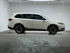 2020 Mitsubishi Outlander 2.0L 2WD 5-seat, белый — фото 3