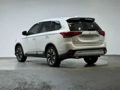 2020 Mitsubishi Outlander 2.0L 2WD 5-seat, белый — фото 5