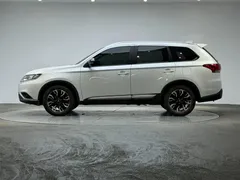 2020 Mitsubishi Outlander 2.0L 2WD 5-seat, белый — фото 6