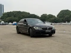 2022 BMW 5 Series 530Li Premium M Sport Package, чёрный — фото 5