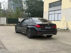 2022 BMW 5 Series 530Li Premium M Sport Package, чёрный — фото 13