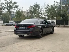 2022 BMW 5 Series 530Li Premium M Sport Package, чёрный — фото 14