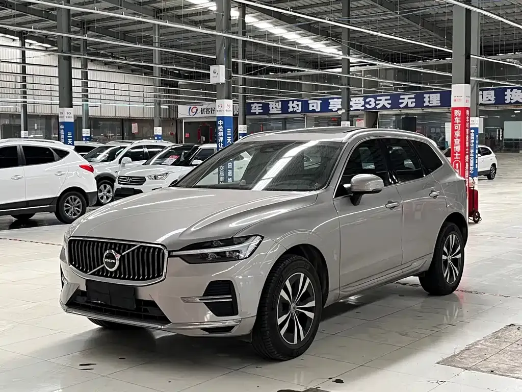 2023 Volvo XC60 4WD Luxury