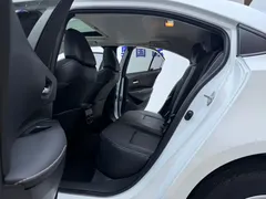2021 Toyota Corolla 1.2T S-CVT Luxury, белый — фото 13