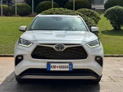 2022 Toyota Highlander Hybrid 2.5L 4WD Premium 7-seat, белый — фото 2