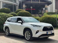 2022 Toyota Highlander Hybrid 2.5L 4WD Premium 7-seat, белый — фото 3