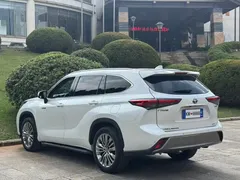 2022 Toyota Highlander Hybrid 2.5L 4WD Premium 7-seat, белый — фото 8