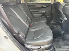 2022 Toyota Highlander Hybrid 2.5L 4WD Premium 7-seat, белый — фото 12
