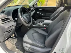 2022 Toyota Highlander Hybrid 2.5L 4WD Premium 7-seat, белый — фото 13