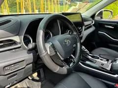 2022 Toyota Highlander Hybrid 2.5L 4WD Premium 7-seat, белый — фото 14