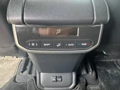 2022 Toyota Highlander Hybrid 2.5L 4WD Premium 7-seat, белый — фото 17
