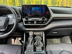2022 Toyota Highlander Hybrid 2.5L 4WD Premium 7-seat, белый — фото 19