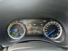 2022 Toyota Highlander Hybrid 2.5L 4WD Premium 7-seat, белый — фото 22