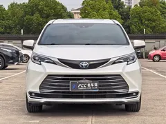 2023 Toyota Sienna 2.5L Hybrid Premium, белый — фото 2