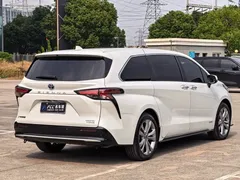 2023 Toyota Sienna 2.5L Hybrid Premium, белый — фото 5