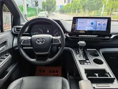 2023 Toyota Sienna 2.5L Hybrid Premium, белый — фото 7