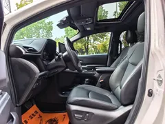 2023 Toyota Sienna 2.5L Hybrid Premium, белый — фото 8