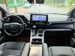 2023 Toyota Sienna 2.5L Hybrid Premium, белый — фото 13
