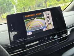 2023 Toyota Sienna 2.5L Hybrid Premium, белый — фото 17