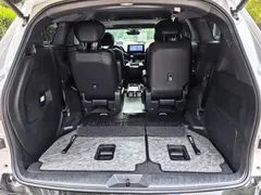 2023 Toyota Sienna 2.5L Hybrid Premium, белый — фото 18
