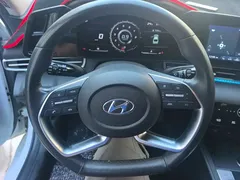 2021 Hyundai Elantra 1.5L CVT LUX Premium, белый — фото 15
