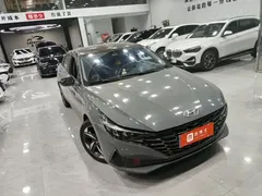 2022 Hyundai Elantra 1.5L CVT LUX Premium — фото 2