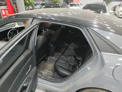 2022 Hyundai Elantra 1.5L CVT LUX Premium — фото 6