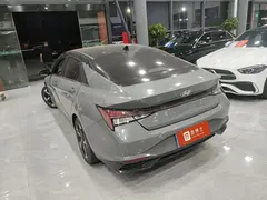 2022 Hyundai Elantra 1.5L CVT LUX Premium — фото 8
