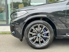 2022 BMW X6, чёрный — фото 3
