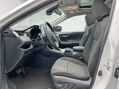 2021 Toyota RAV4 2.0L CVT 2WD Fashion, белый — фото 14
