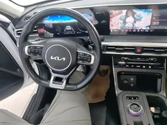 2021 Kia K5 380T GT-Line, белый — фото 10