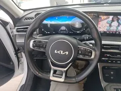 2021 Kia K5 380T GT-Line, белый — фото 11