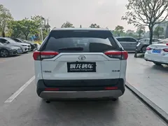 2022 Toyota RAV4 2.0L CVT 2WD Fashion, белый — фото 9