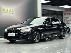 2022 BMW 5 Series 530Li Leading M Sport Package, чёрный — фото 1