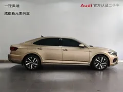 2022 Volkswagen Passat 330TSI Luxury — фото 3