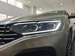 2022 Volkswagen Passat 330TSI Luxury — фото 13