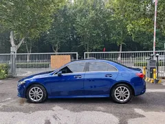 2021 Mercedes-Benz A-Class A 200 L Sport Sedan Fashion, синий — фото 6