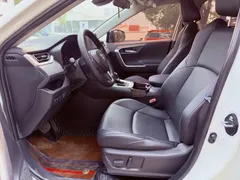 2022 Toyota Wildlander 2.0L CVT 2WD Urban, белый — фото 12