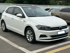 2021 Volkswagen Polo Plus 1.5L AT Colorful Tech, белый — фото 3