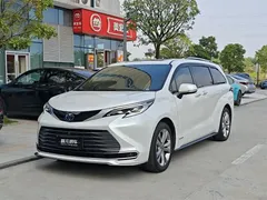 2023 Toyota Sienna 2.5L Hybrid Premium, белый — фото 1